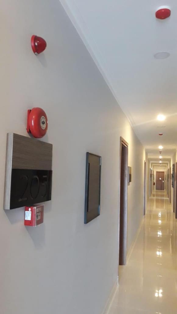 Front One Hotel Tulungagung Exterior foto